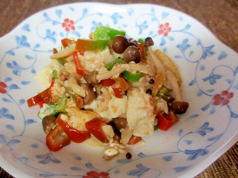 ピーマンとしめじの明太マヨ炒り豆腐